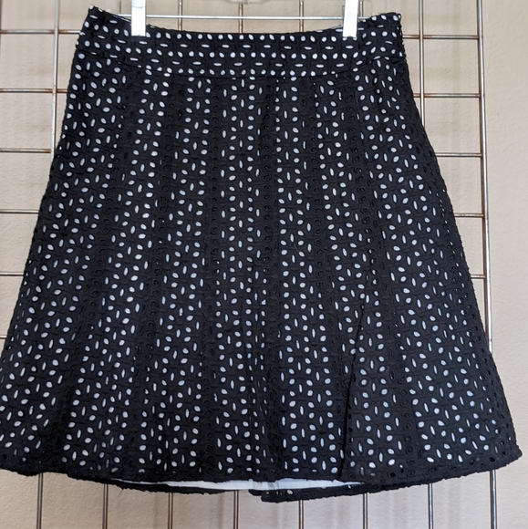 Anne Taylor eyelet skirt.  Size: 6 - Picture 8 of 15